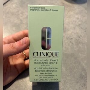 Clinique Dramatically Different Moisturizing Lotion with Pump